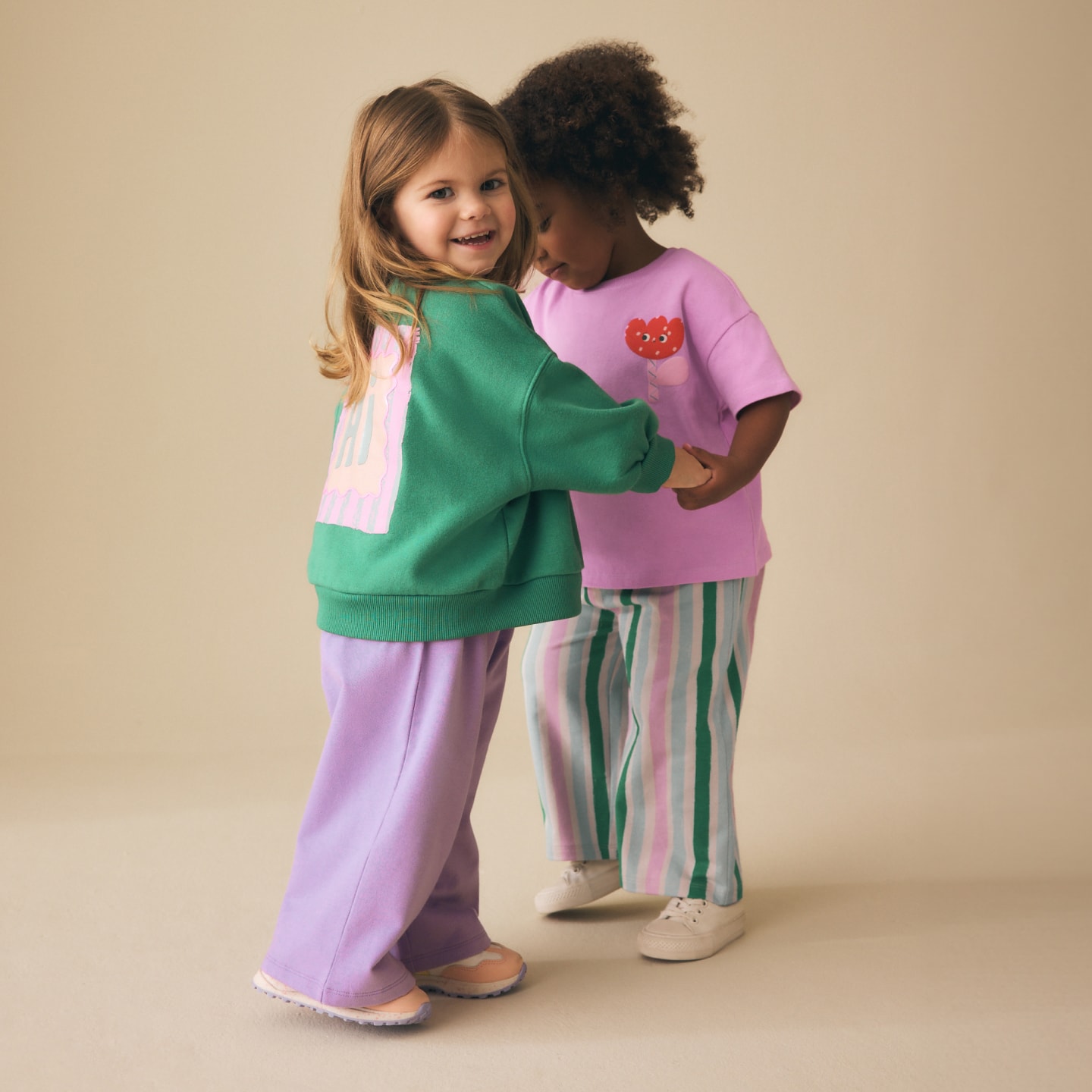 Kids sets & outfits left US DT