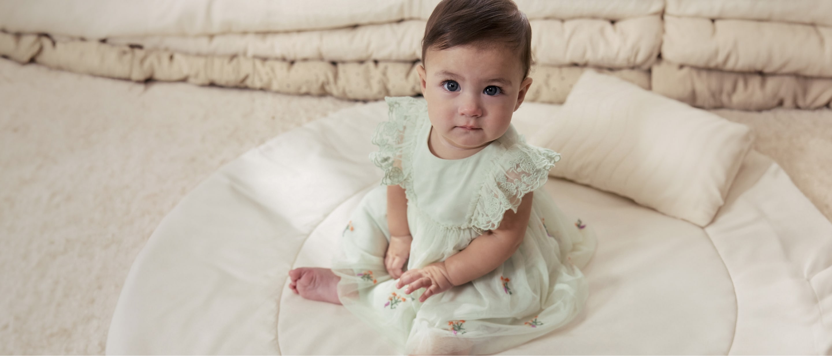 Baby's bright outfits